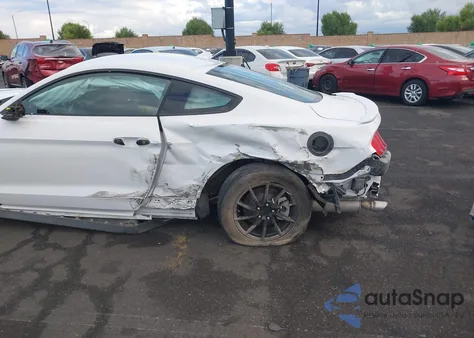 2022 Ford Mustang Ecoboost Fastback z USA, uszkodzony, nr VIN 1FA6P8TH4N5123449